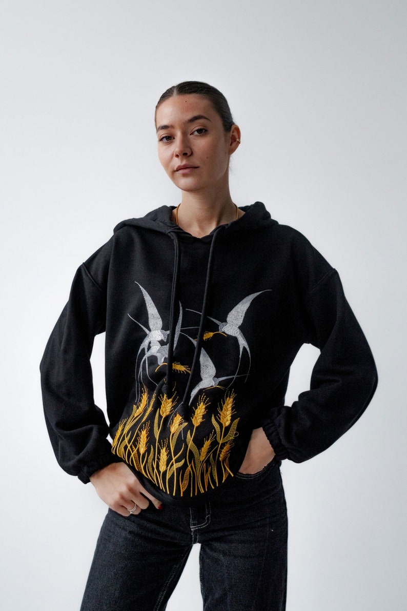 Birds embroidered hoodie, Floral embroidered sweatshirt, Hummingbird hoodie, Crewneck embroidered pullover, Gift for birthday, Gift for her