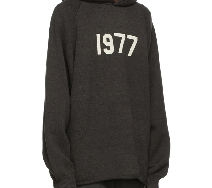 oversized black hoodie streetwear outfit with joggers style
