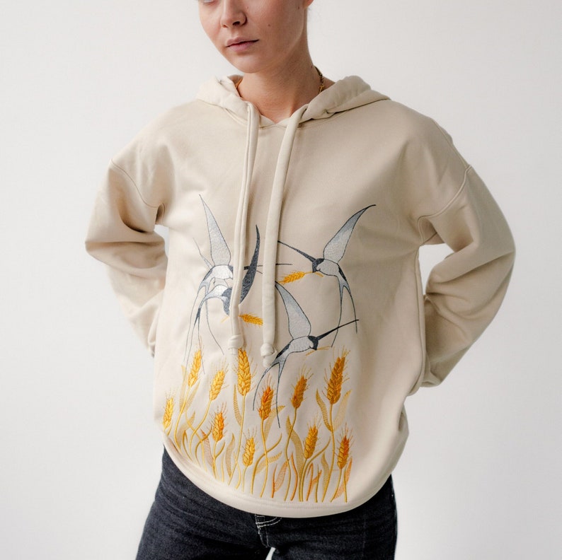 Birds embroidered hoodie, Floral embroidered sweatshirt, Hummingbird hoodie, Crewneck embroidered pullover, Gift for birthday, Gift for her