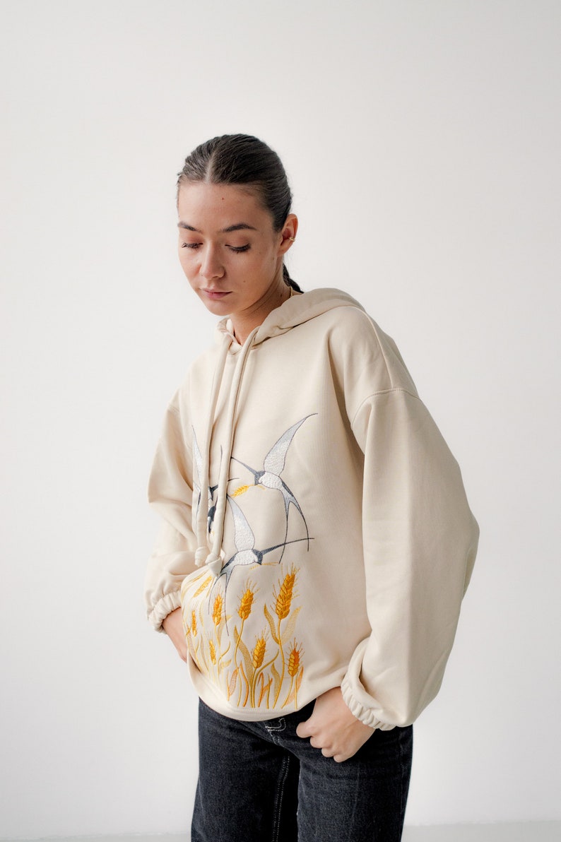Birds embroidered hoodie, Floral embroidered sweatshirt, Hummingbird hoodie, Crewneck embroidered pullover, Gift for birthday, Gift for her