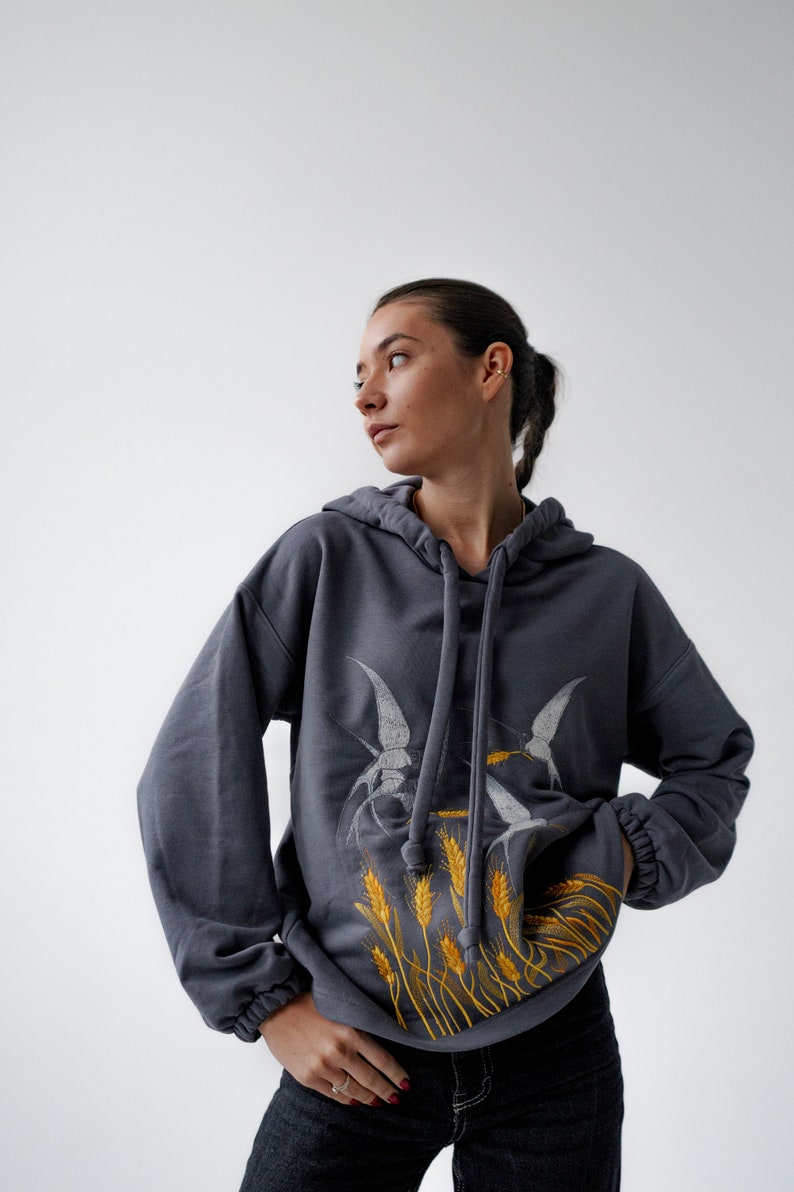 Birds embroidered hoodie, Floral embroidered sweatshirt, Hummingbird hoodie, Crewneck embroidered pullover, Gift for birthday, Gift for her